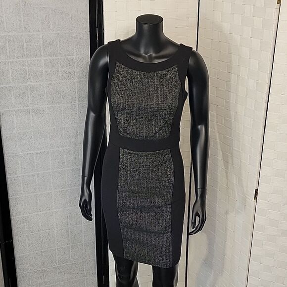 IZ BYER SLEEVELESS SHEATH HIDDEN ZIPPER CLOSURE DRESS - Picture 11 of 12